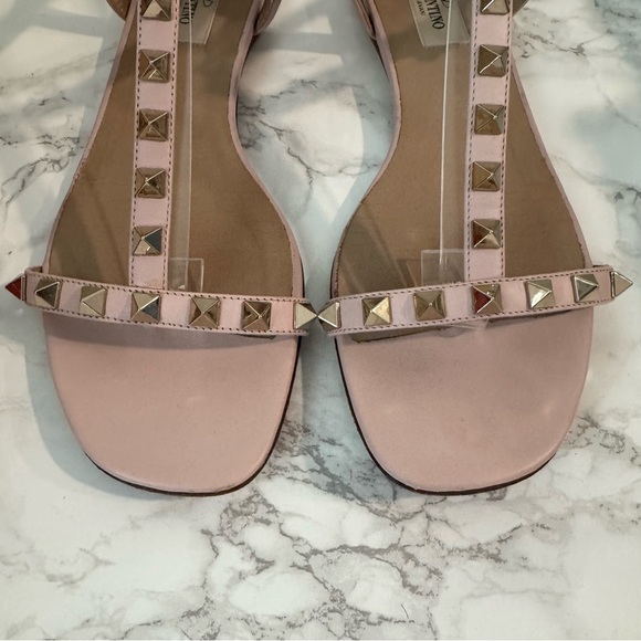 Valentino Garavani Rockstud T-Strap Flat Sandals - Picture 3 of 10